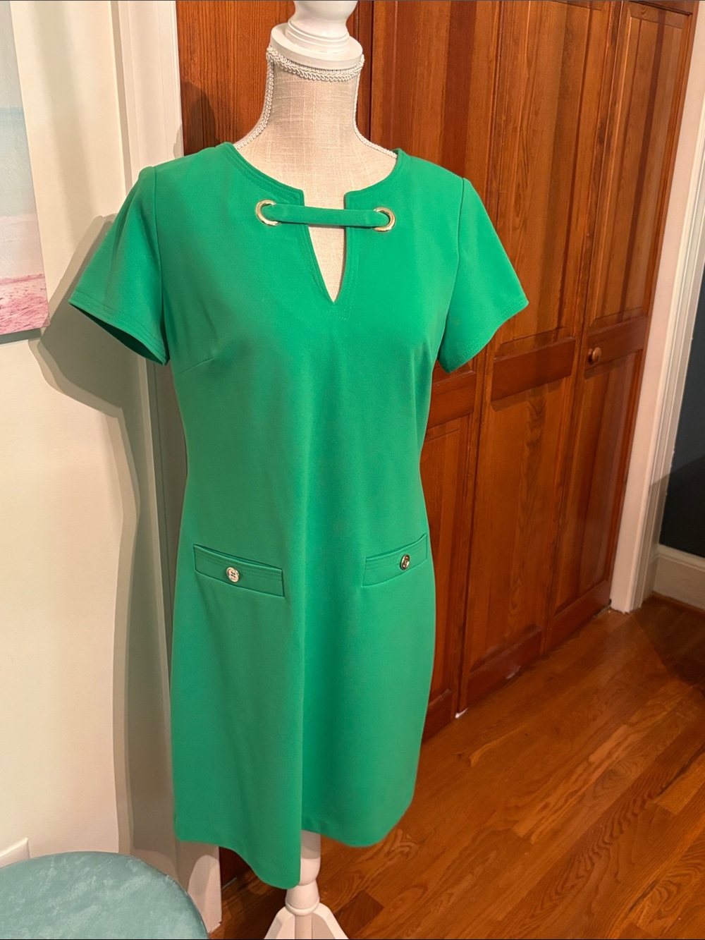 Tommy Hilfiger Emerald Green Short-Sleeve Shift Dress with Gold Hardware